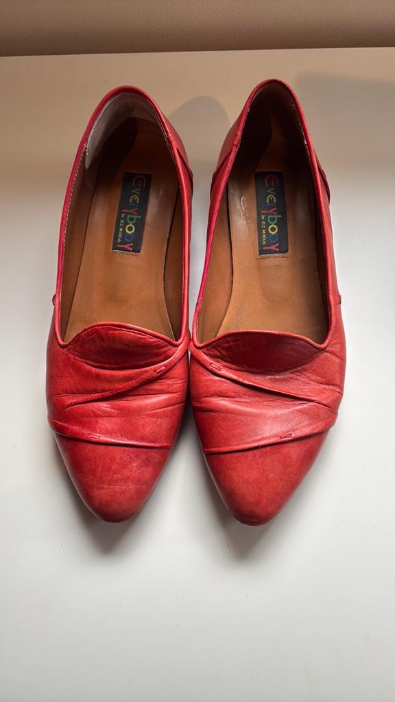 Rode Dames Zomerschoenen Maat 39 - Everybody by B.Z.N., Instappers, Ophalen of Verzenden, Gedragen, Rood
