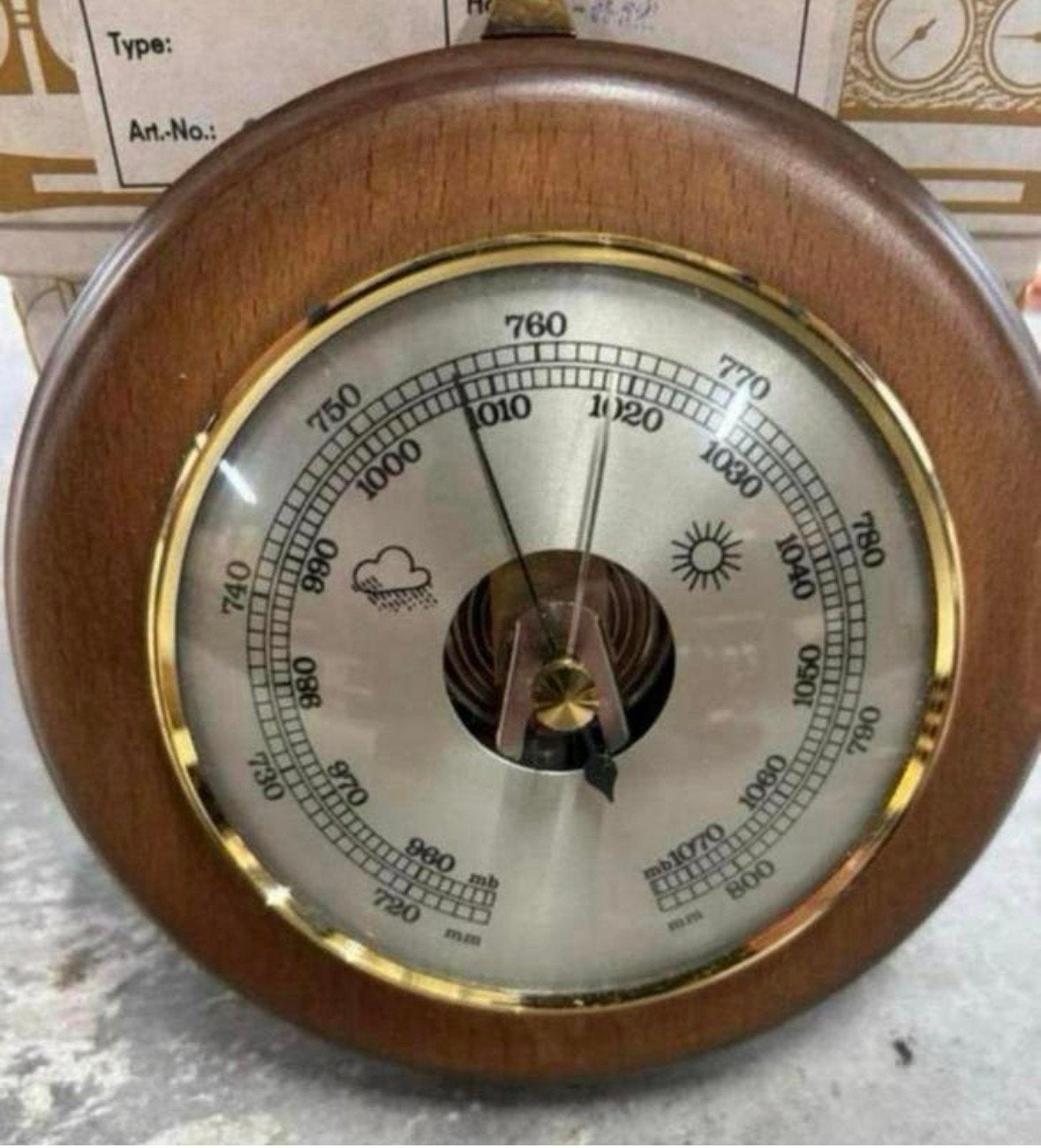 NIEUW Barometer op houten ronde rosset met ophangsysteem, Ophalen of Verzenden, Nieuw, Barometer