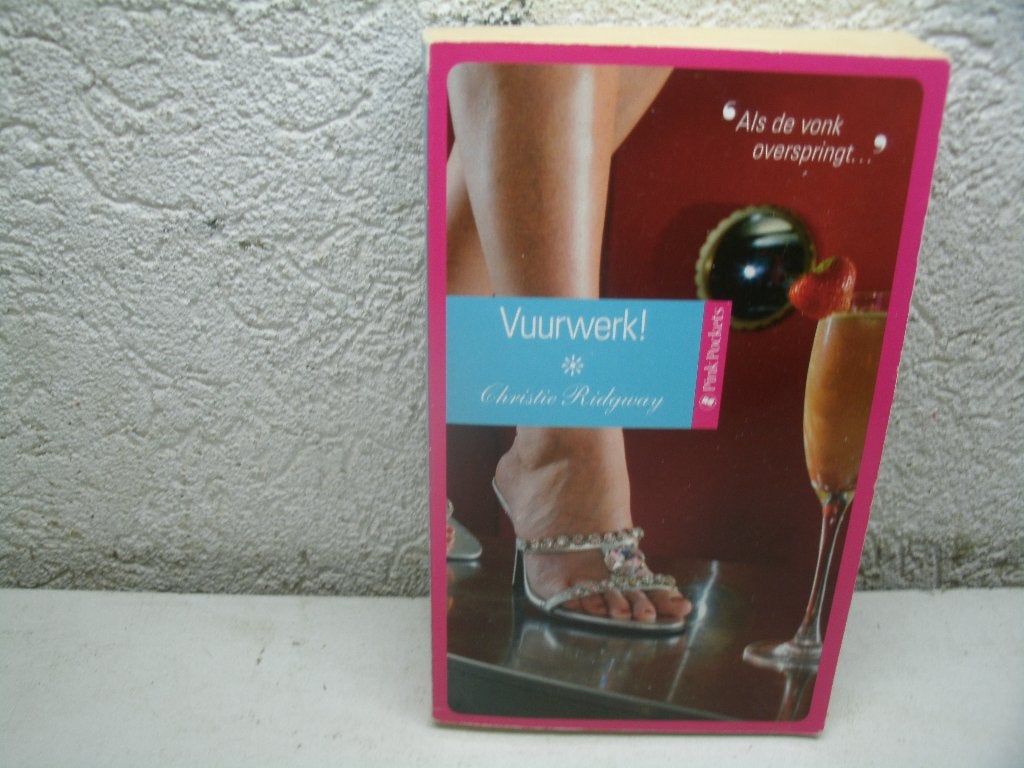 boek 56 pink pocket vuurwerk   0,30, Boeken, Romans, Ophalen
