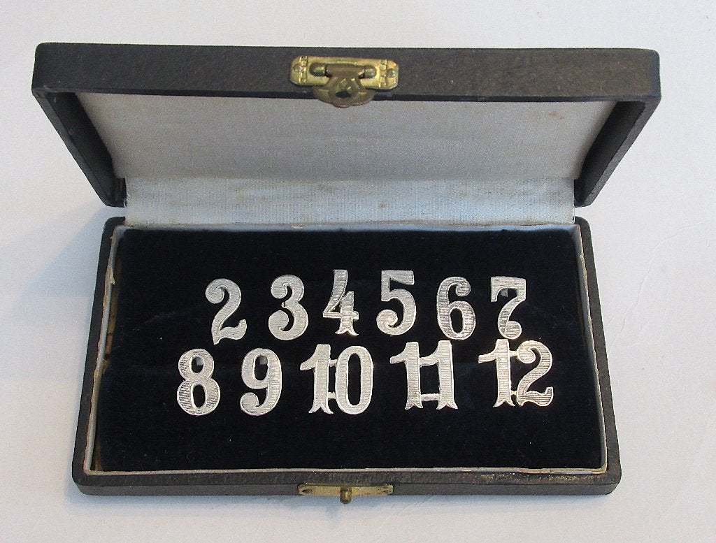 Art Deco zilveren set met tafelnummers in etui., Ophalen of Verzenden, Zilver
