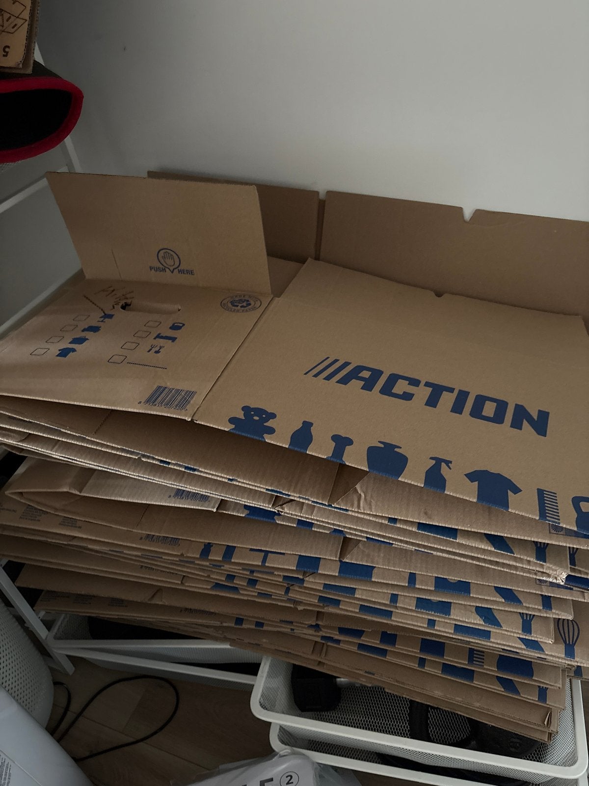 25 stevige verhuisdozen van Action, Ophalen, 40 tot 60 cm, Opvouwbaar, 50 tot 75 cm