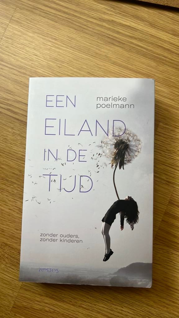 Marieke Poelmann - Een eiland in de tijd, Ophalen of Verzenden, Zo goed als nieuw, Marieke Poelmann