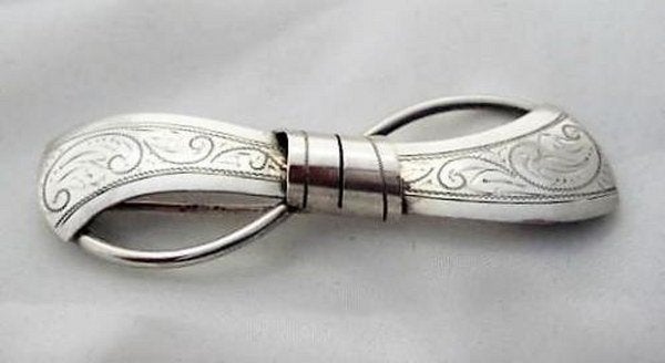 Geciseleerde zilveren Art deco broche strik 835 (7689-4434), Ophalen, Zilver, Broche