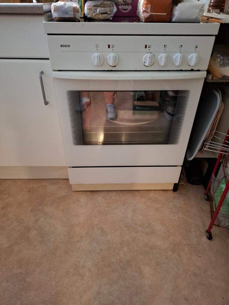 Bosch Elektrisch Fornuis met Oven - Vrijstaand, Witgoed en Apparatuur, Fornuizen, Ophalen, Gebruikt, 60 cm of meer, 4 kookzones
