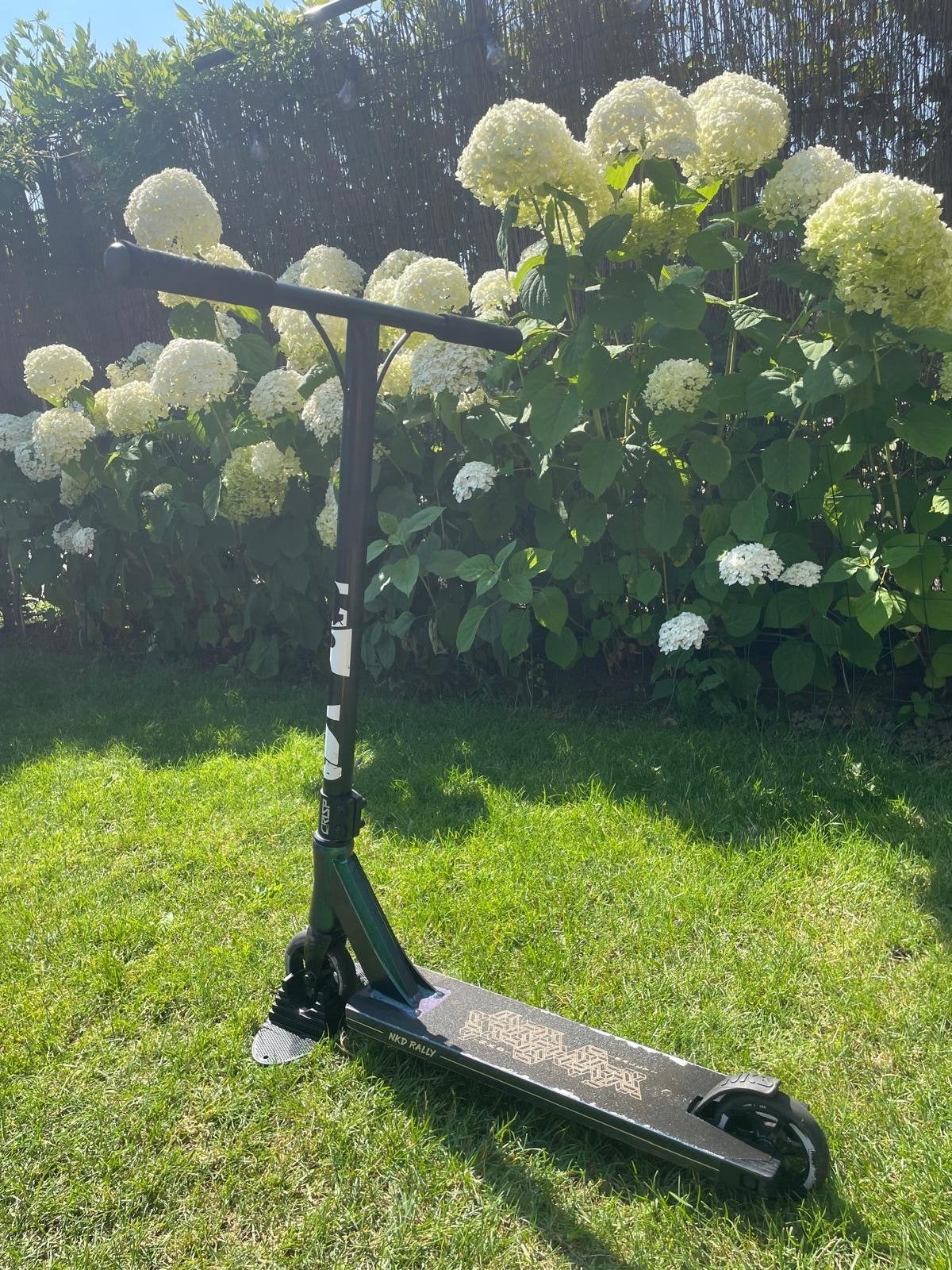 Stuntstep NKD Rally V4 Nebula met extra stuur (61cm), Fietsen en Brommers, Steps, Ophalen of Verzenden, Gebruikt, Gewone step