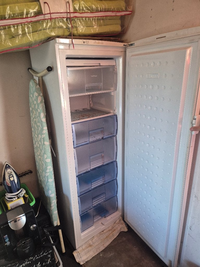 Beko staande vriezer met meerdere ruime vrieslades, Gebruikt, 160 cm of meer, Ophalen, Vrieskast