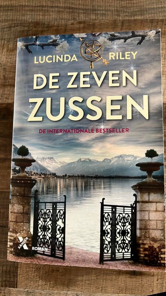 Lucinda Riley - De zeven zussen, Ophalen of Verzenden, Zo goed als nieuw