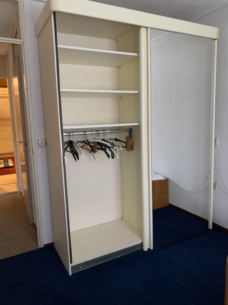 Ruime kledingkast met schuifdeuren en grote spiegel, Ophalen, Overige materialen, Met deur(en), Gebruikt
