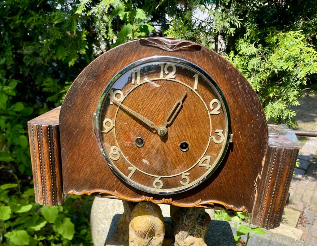 Oude Pendule met Mooi Uurwerk en Originele Sleutel, Ophalen of Verzenden