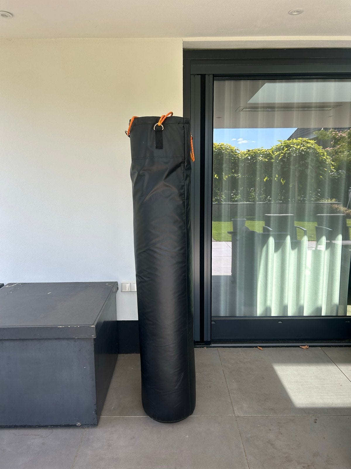 Bokszak 60 kg, 180 cm lang, met bokshandschoenen, Sport en Fitness, Vechtsporten en Zelfverdediging, Gebruikt, Overige, Vechtsportmateriaal