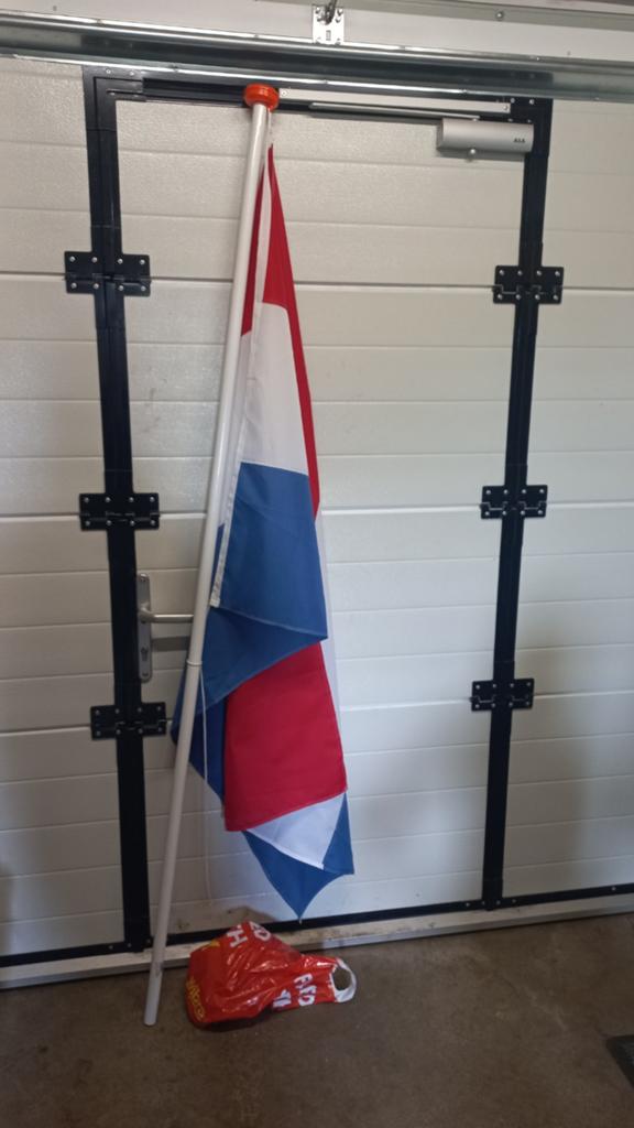 Vlagenmast met Nederlandse vlag en houder, Diversen, Ophalen