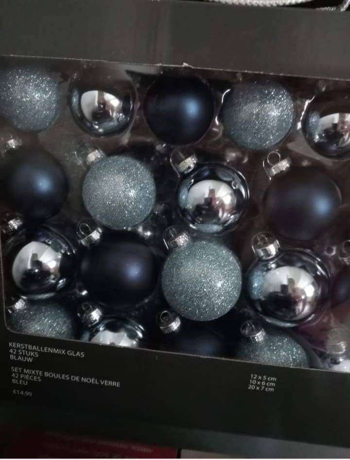 Blauwe kerstballen, Diversen, Ophalen