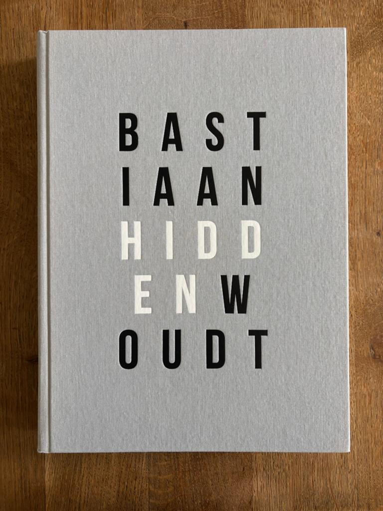 Bastiaan Woudt, Hidden - Gesigneerd  (out of print), Ophalen of Verzenden, Zo goed als nieuw, Fotografen