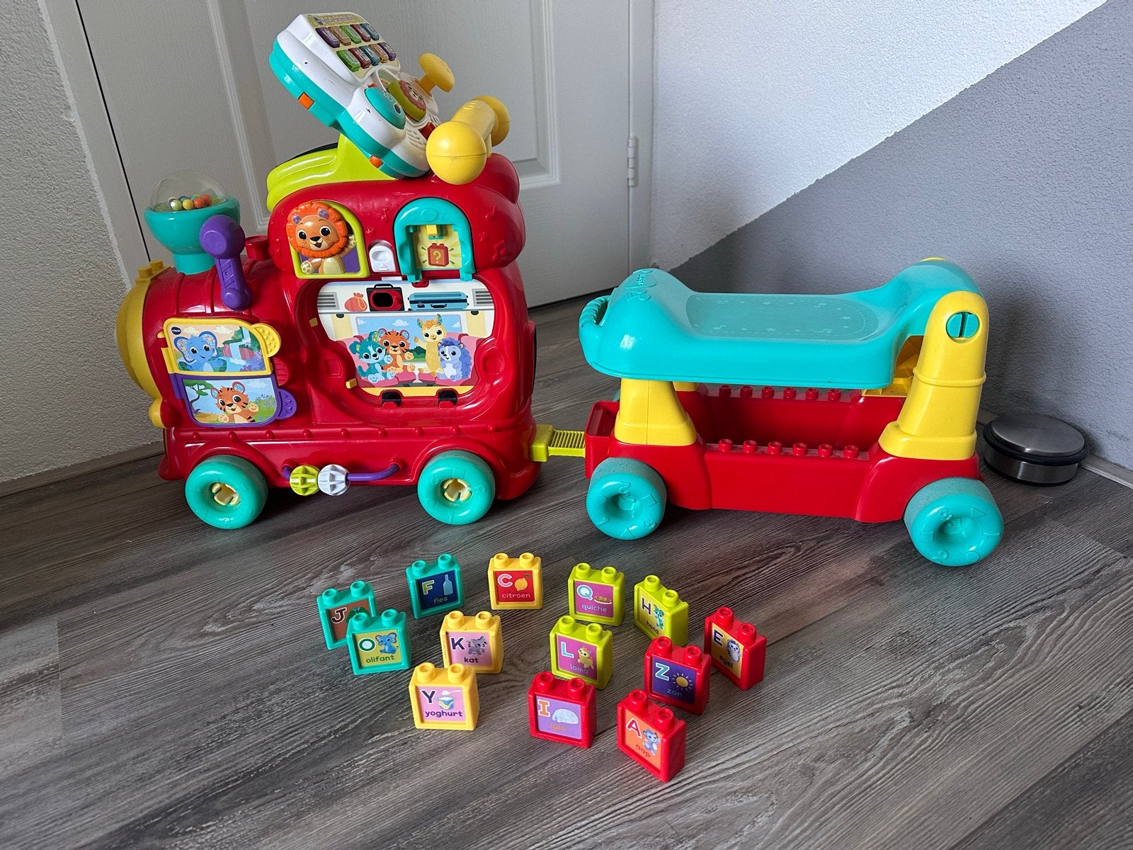 VTech Rijd en Leer Letterlocomotief met blokken, Ophalen, Zo goed als nieuw, 6 maanden tot 2 jaar