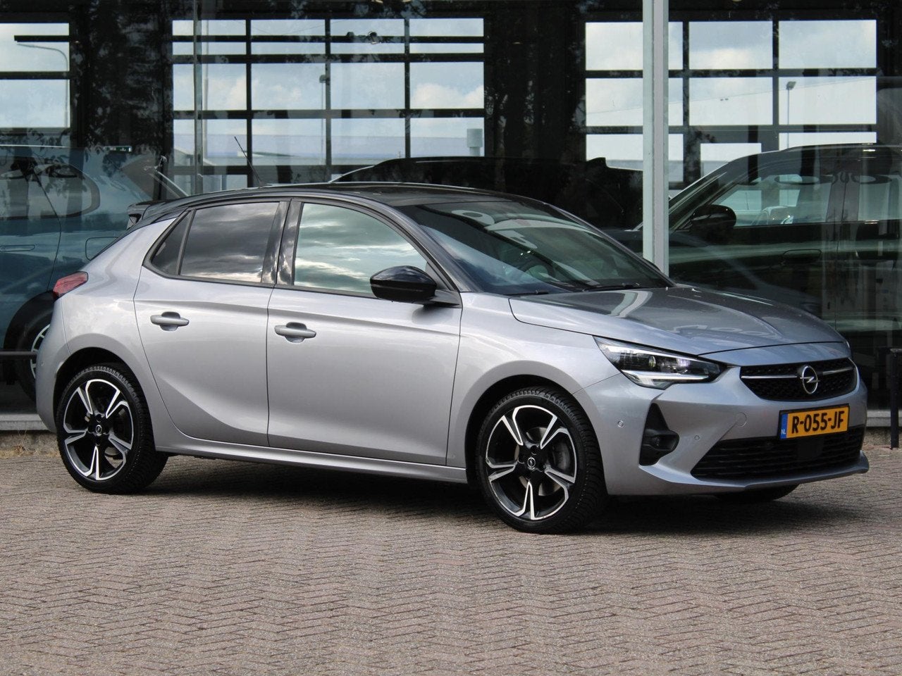 Opel Corsa 1.2T GS Line Automaat | Camera/Panoramadak/Stoelv, Gebruikt, 1199 cc, 49 €/maand, Bedrijf
