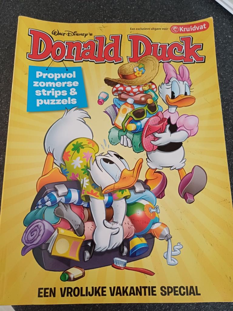 Donald Duck Vakantieboek - Propvol Zomerse Strips & Puzzels, Eén stripboek, Ophalen of Verzenden, Zo goed als nieuw, Walt Disney