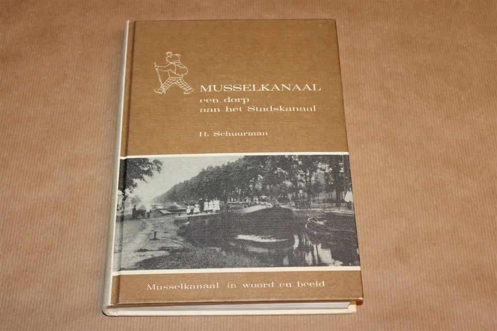 Musselkanaal - Een dorp aan het Stadskanaal, Boeken, Ophalen of Verzenden, Zo goed als nieuw