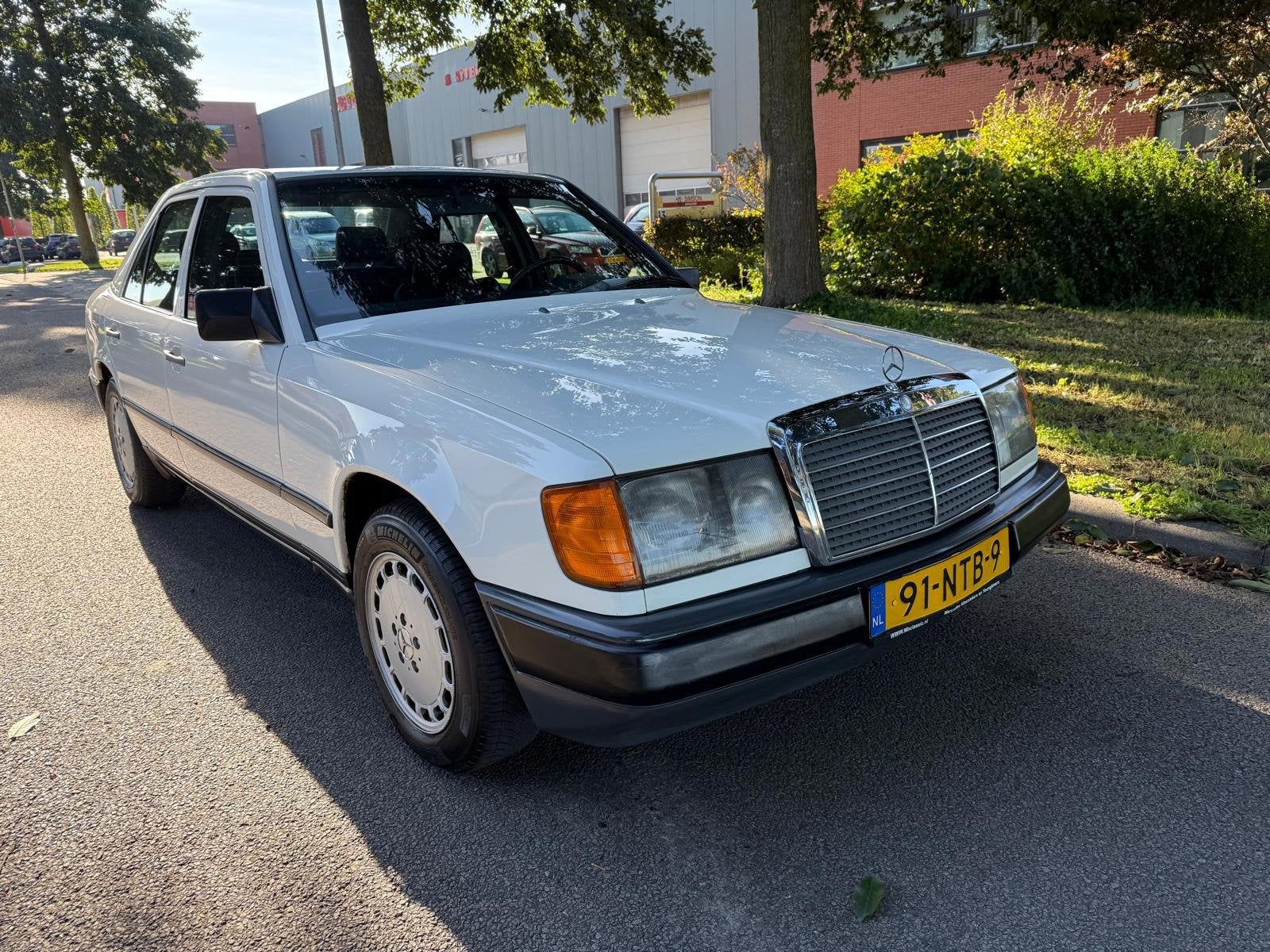Mercedes-Benz 200-500 (W124) E 230 AUTOMAAT LPG (70 LITER) B, Auto's, Automaat, Dealer onderhouden, Gebruikt, 4 cilinders
