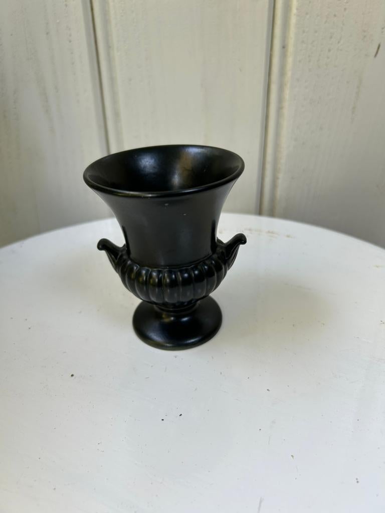 Wedgwood vaasje, zwart, Antiek en Kunst, Ophalen of Verzenden