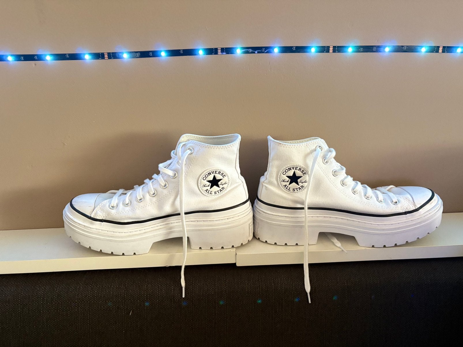 Witte Converse All Stars met hoge zool - Maat 40, Kleding | Dames, Schoenen, Ophalen of Verzenden, Gedragen, Wit, Sneakers of Gympen