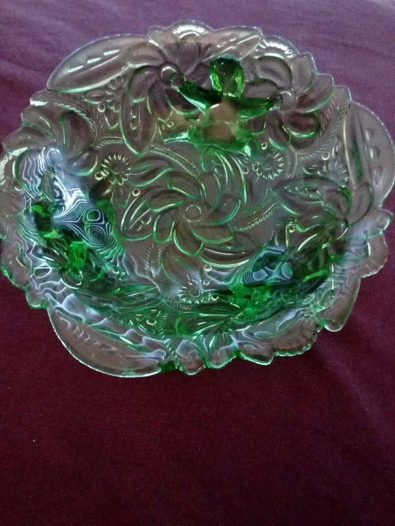Art deco persglas schaal groen met figuurtjes als Reich, Antiek en Kunst, Ophalen