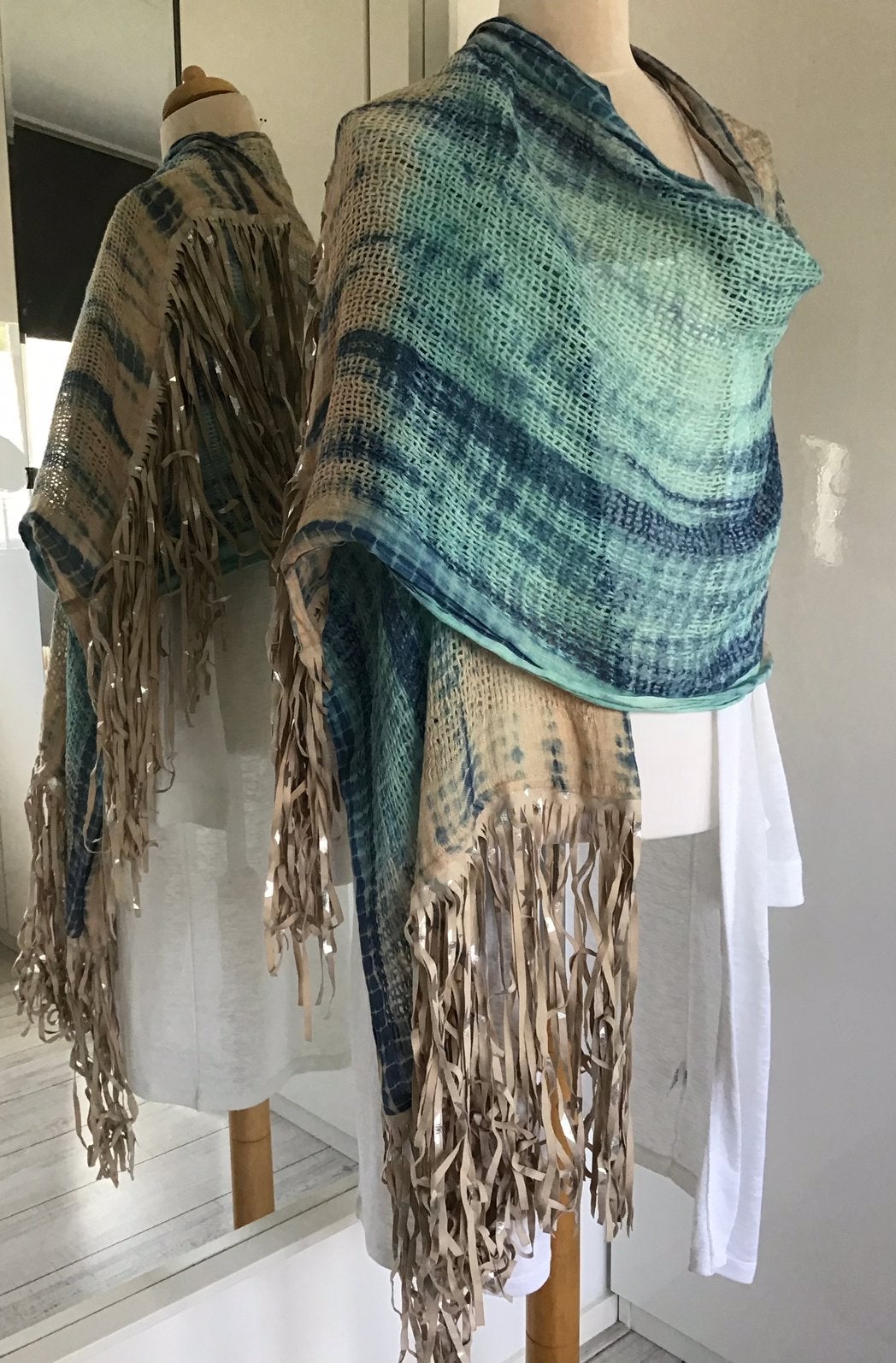 B.loved Ibiza sjaal omslagdoek handgeverfd linnen, Ophalen of Verzenden, Zo goed als nieuw, Maat 46/48 (XL) of groter, Sjaal