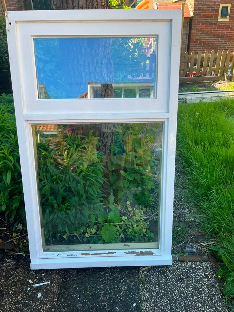 Houten kozijn met dubbel glas., Doe-het-zelf en Verbouw, Kozijnen en Schuifpuien, Gebruikt, Raamkozijn, 150 tot 225 cm, Inclusief glas