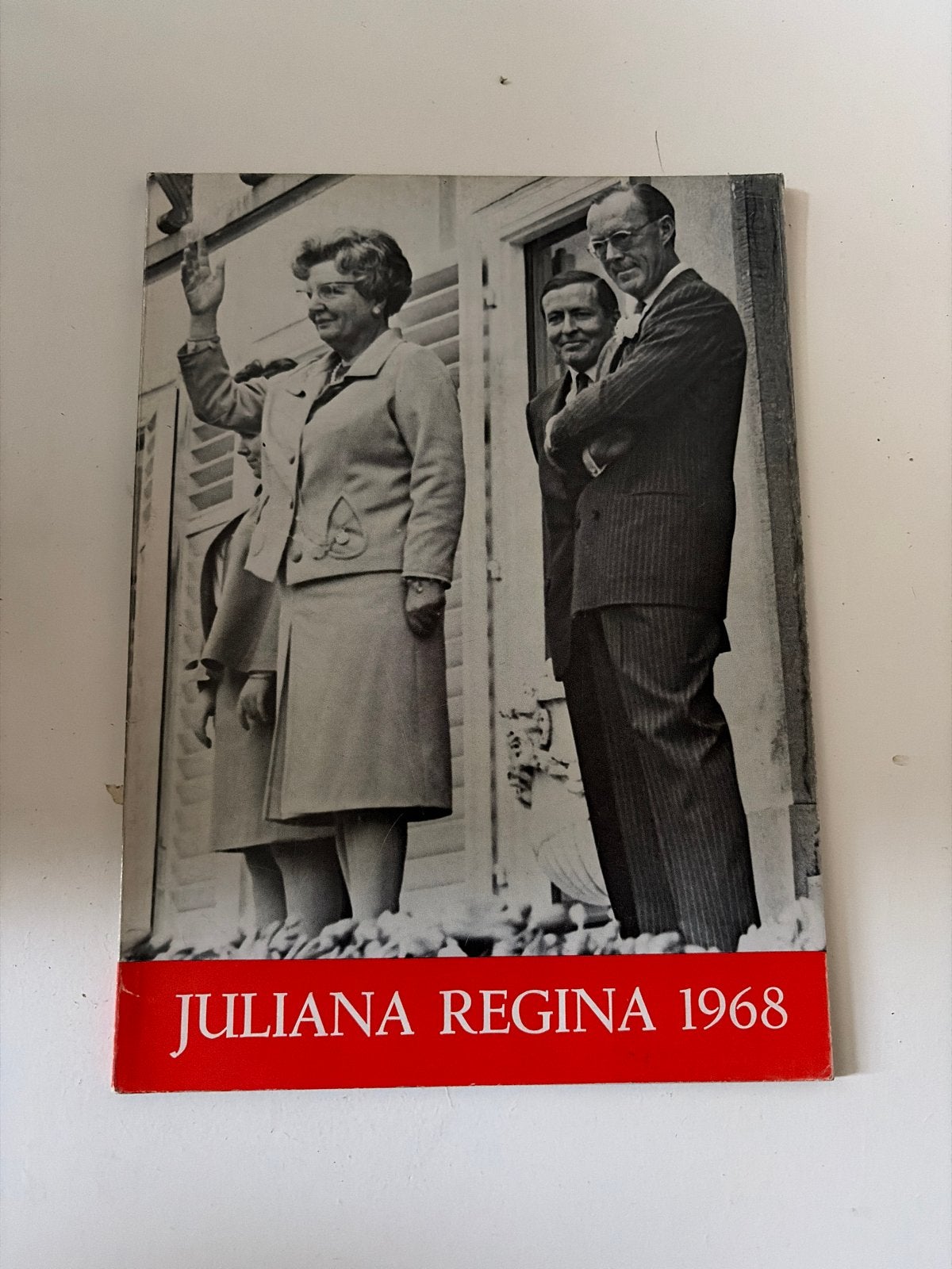 Juliana Regina 1968 - Historisch Boek, Boeken, Ophalen of Verzenden, 20e eeuw of later, Gelezen