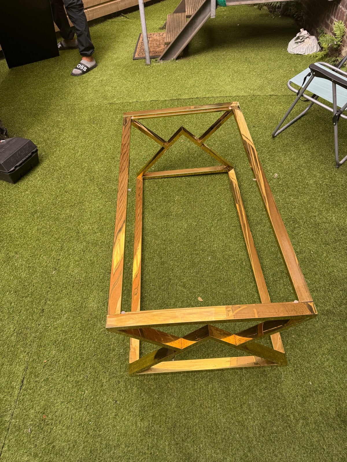 Gouden salontafel met zwart glazen blad, 100 tot 150 cm, Zo goed als nieuw, Metaal, 50 tot 100 cm