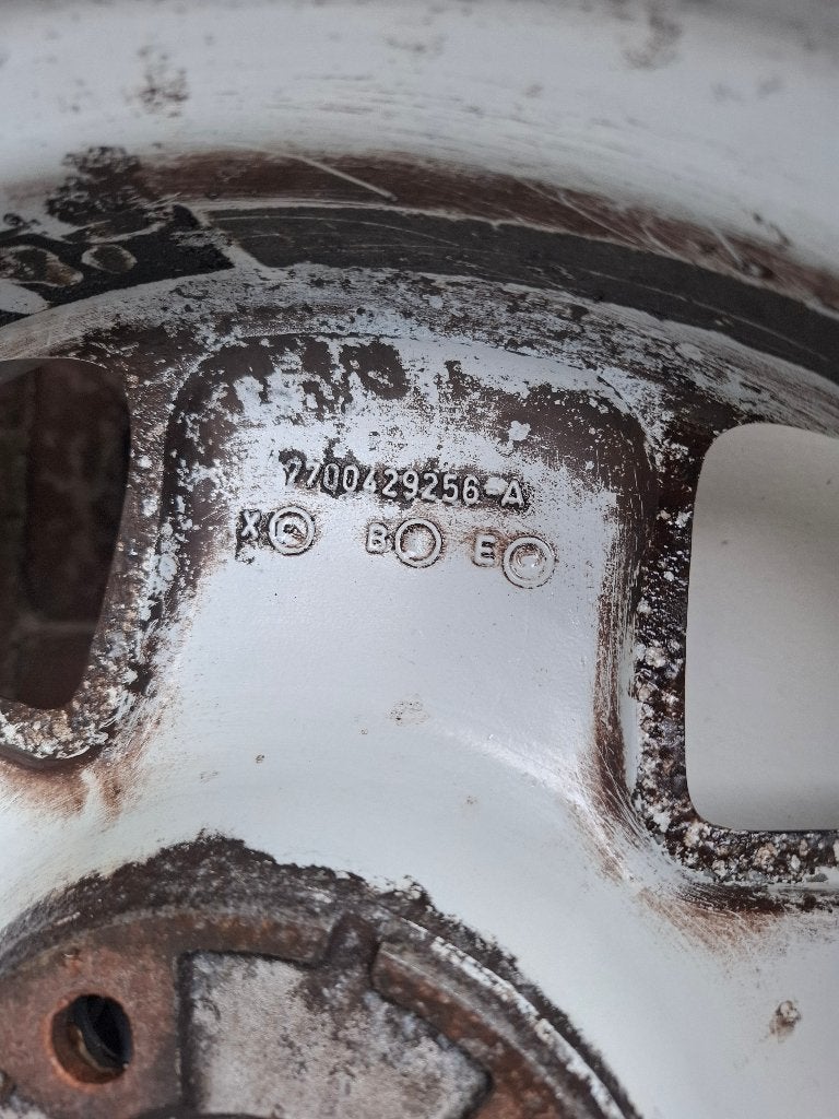 Foto 15 van Renault Megane velgen met winterbanden 185/60/15