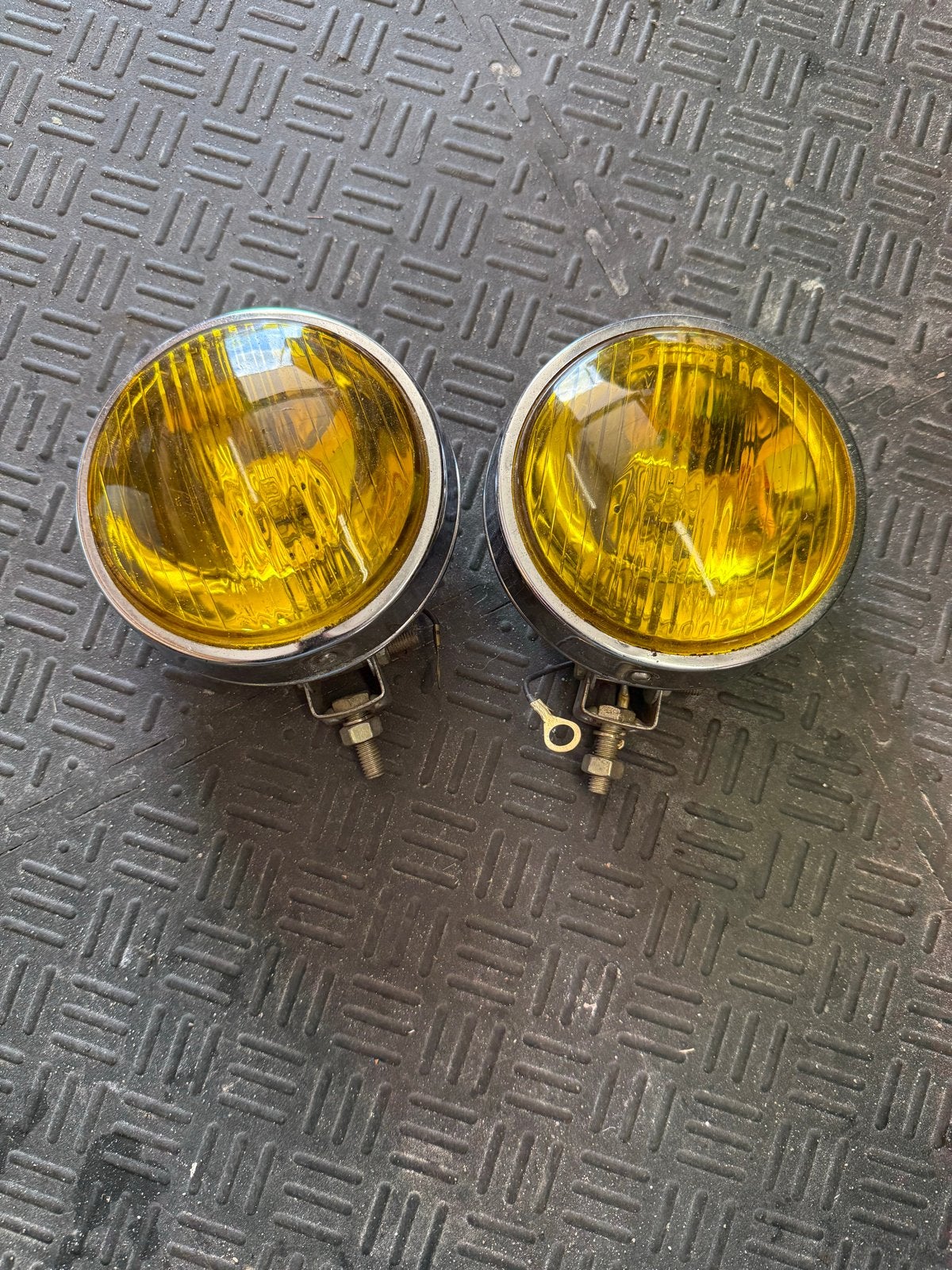Set van 2 gele oldtimer mistlampen - 10cm doorsnede, Ophalen of Verzenden, Gebruikt, Oldtimer onderdelen