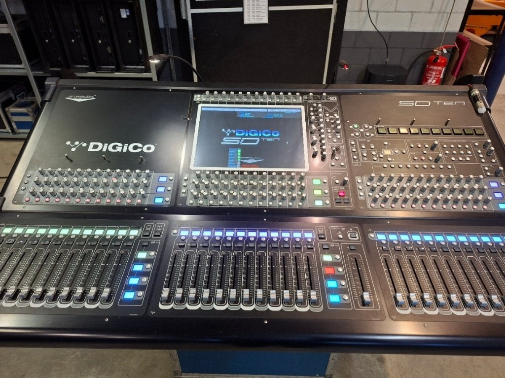 Digico SD10 met waves, Ophalen, Zo goed als nieuw, 20 kanalen of meer, Microfooningang