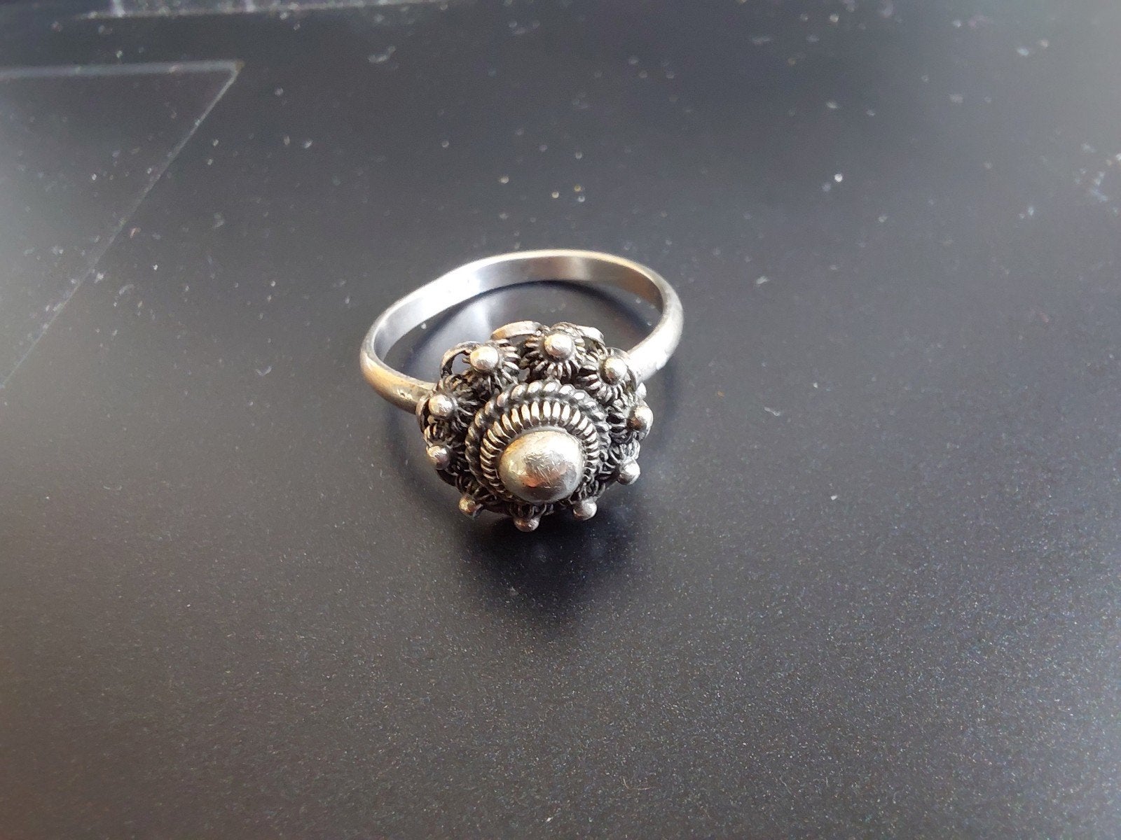 Mooi zilveren ring met Zeeuwse knop of Zeeuws knoopje 18 mm, Ophalen of Verzenden, 17 tot 18, Dame, Zilver