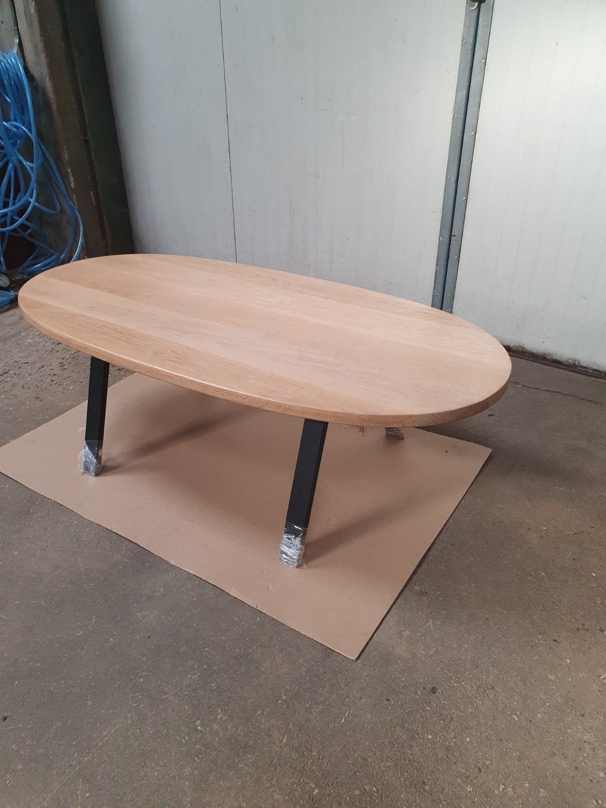 Eiken ovale salontafel, Ophalen of Verzenden, Nieuw, Ovaal, Eikenhout