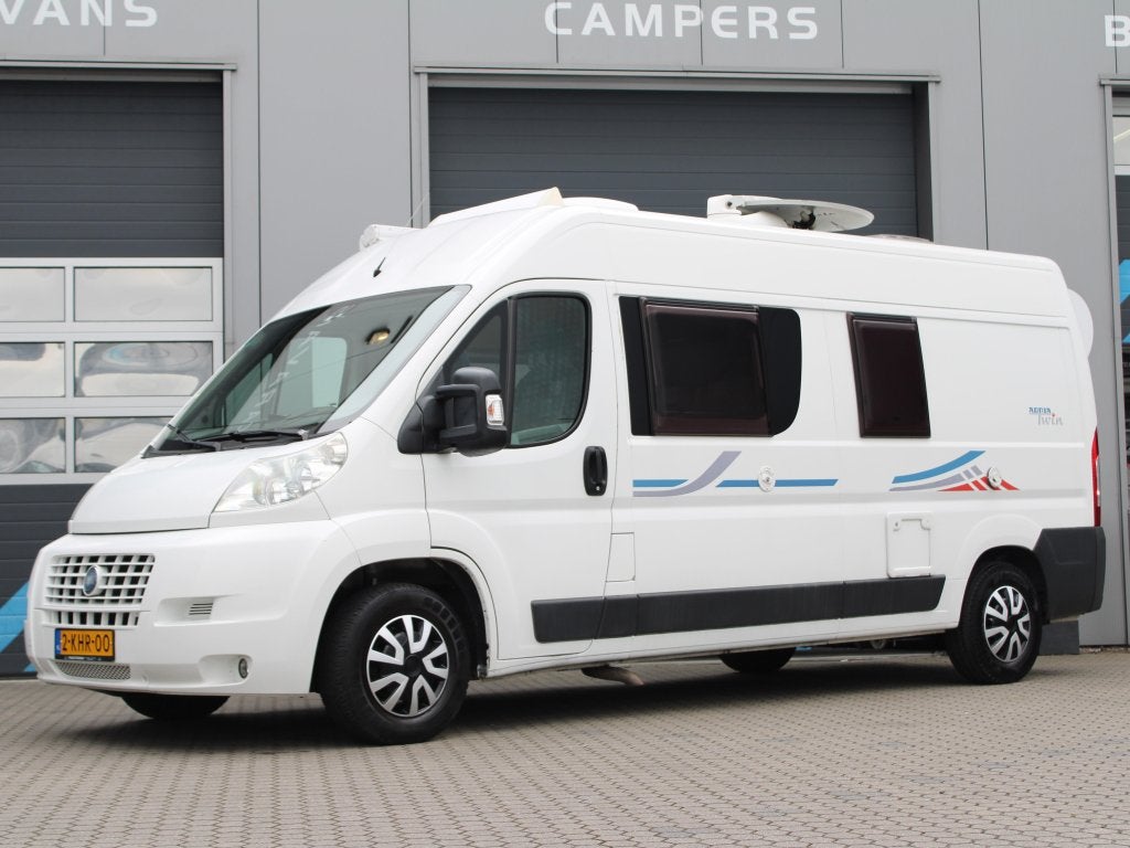 Adria Twin 600 Swing Trekhaak 150PK Luchtvering Zonnepaneel, Verwarmde buitenspiegels, Buscamper of Camperbus, Ringverwarming