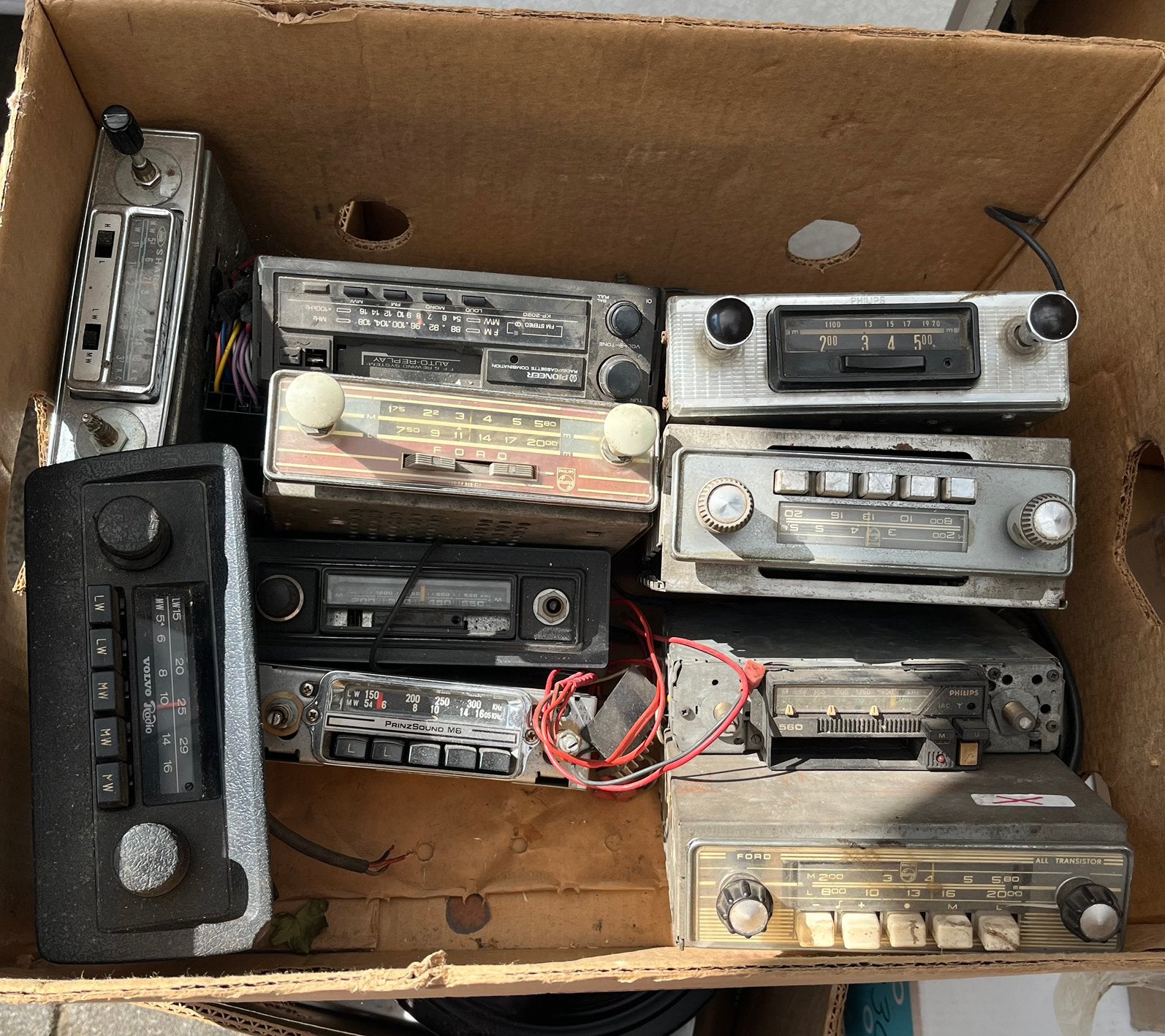 Doos vol met auto radio’s, Gebruikt, L, L, L