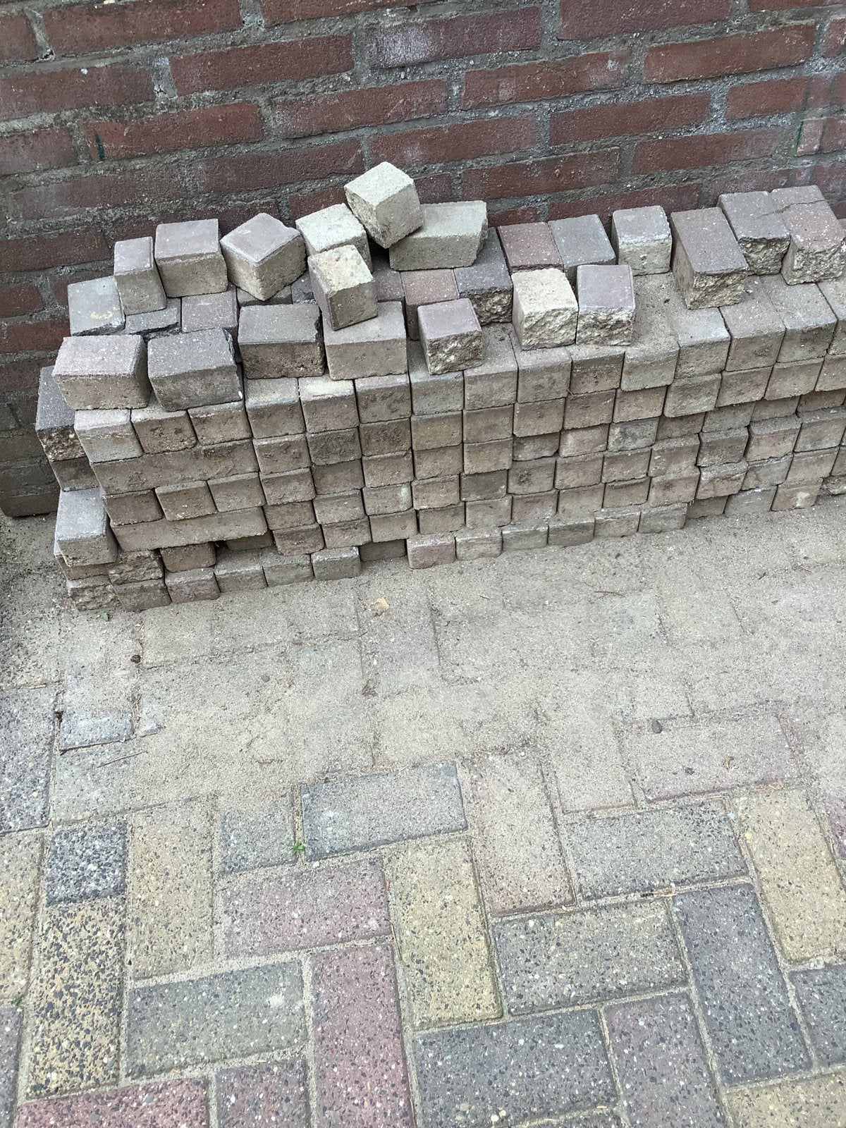 Gratis Gebruikte kleine waaltjes (84stuks) - 21x7x6 cm, Tuin en Terras, Gebruikt, Klinkers, Ophalen of Verzenden, Minder dan 5 m²