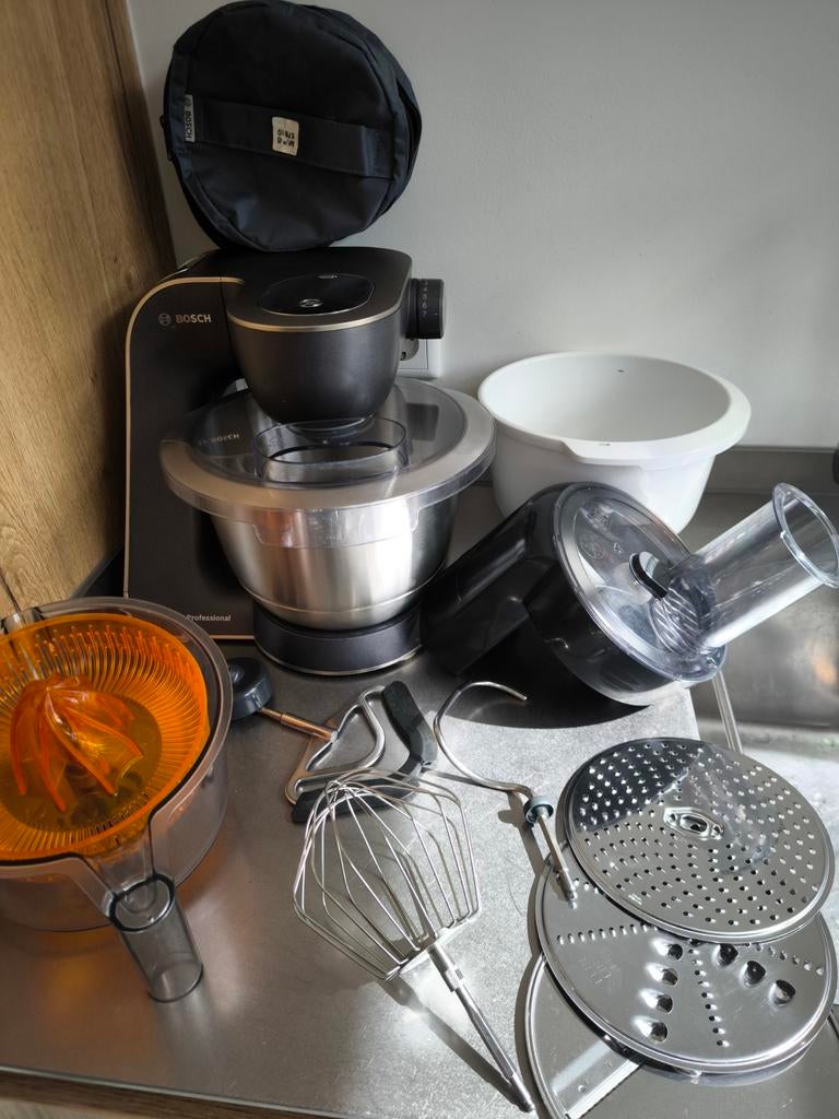 Bosch MUM5 keukenmachine met accessoires, Witgoed en Apparatuur, Keukenmixers, Zo goed als nieuw, 4 liter of meer, 3 snelheden of meer