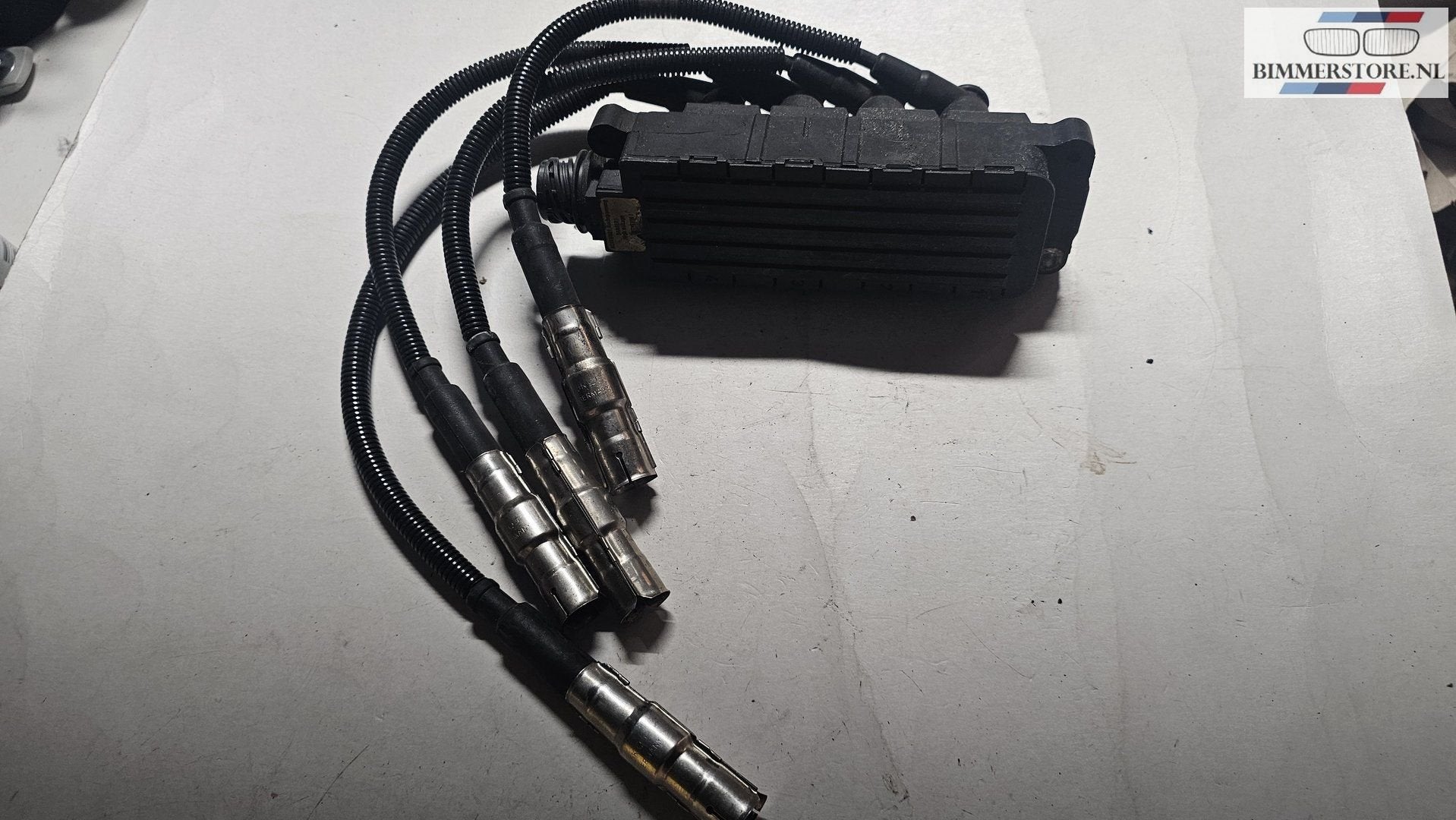 Bobine BMW 3 / 5 / Z3 serie E36 E46 E34 12131247281 1247281