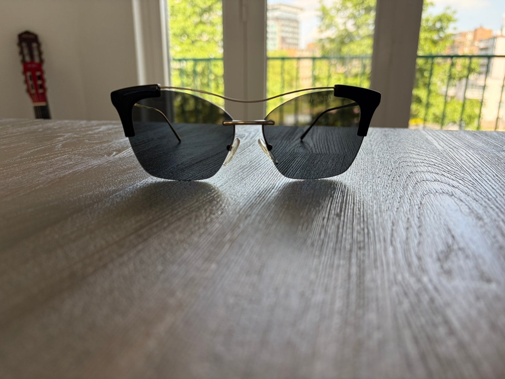 Prada Zonnebril SPR-21U, Sieraden, Tassen en Uiterlijk, Zonnebrillen en Brillen | Dames, Zonnebril, Prada, Zwart, Ophalen of Verzenden