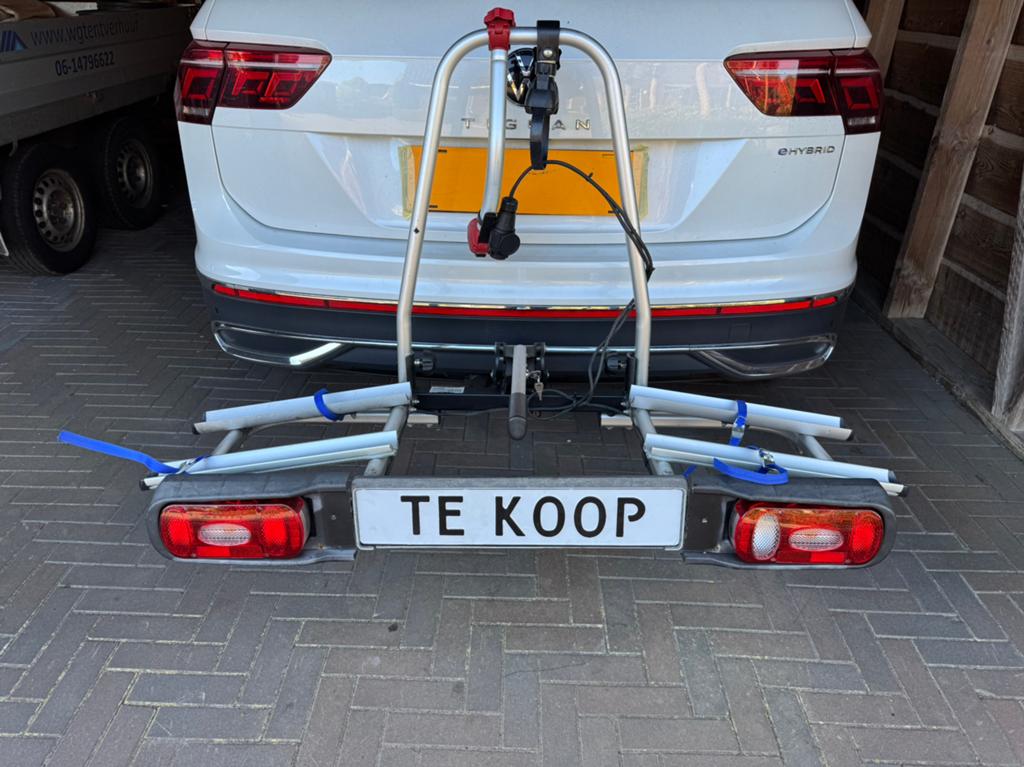 Nette Uebler F21 fietsendrager voor twee gewone fietsen, Auto diversen, Fietsendragers, Gebruikt, Trekhaakdrager, 2 fietsen, Brede banden