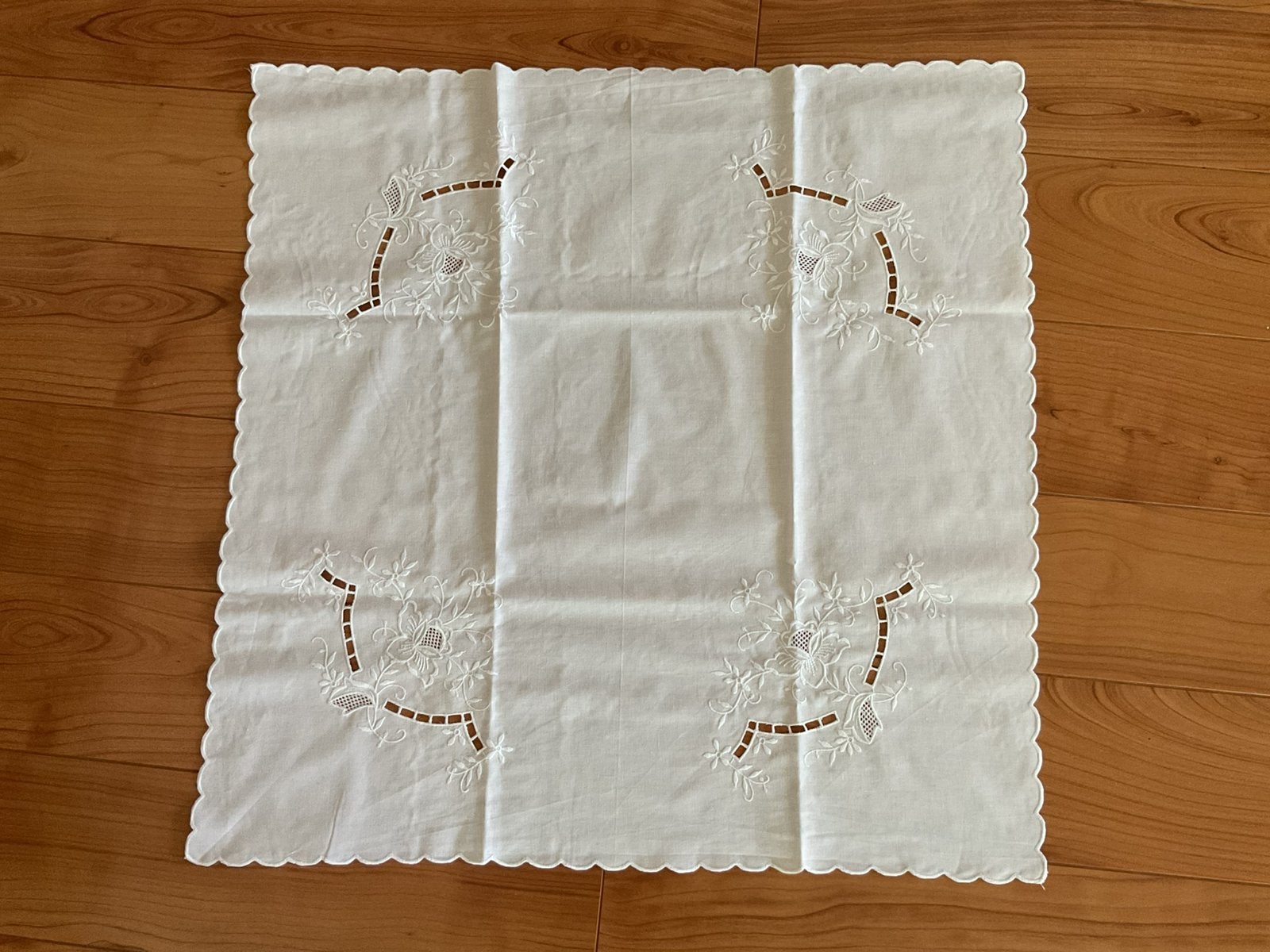 Kleedje met borduurwerk, Ophalen of Verzenden, Zo goed als nieuw, Vierkant