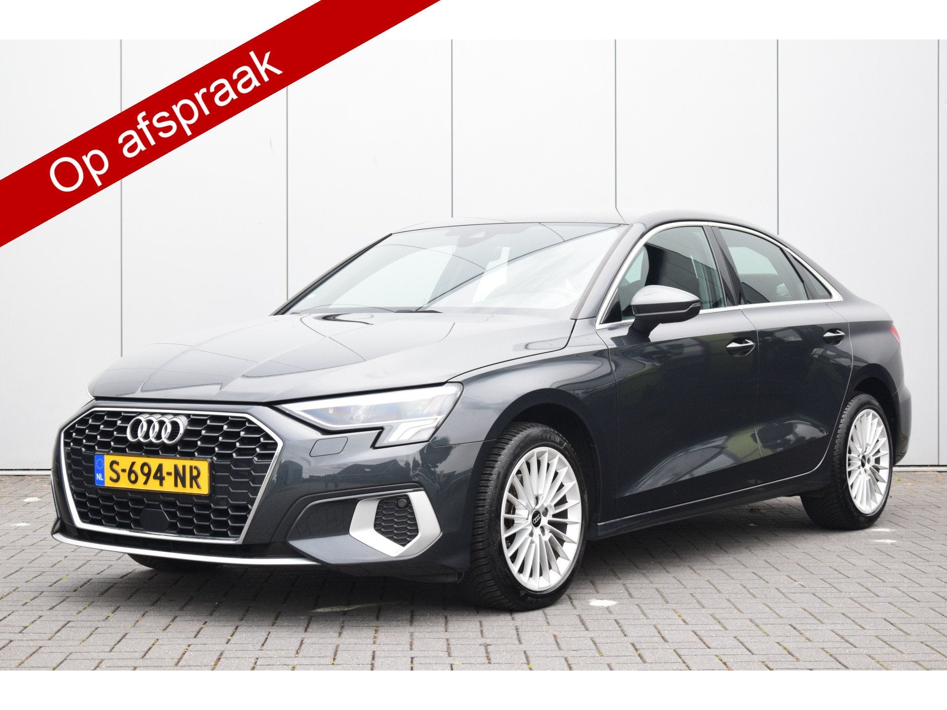 Audi A3 Limousine 30 TFSI Advanced edition Digi/Cockpit Led, Dealer onderhouden, Stof, Gebruikt, Origineel Nederlands