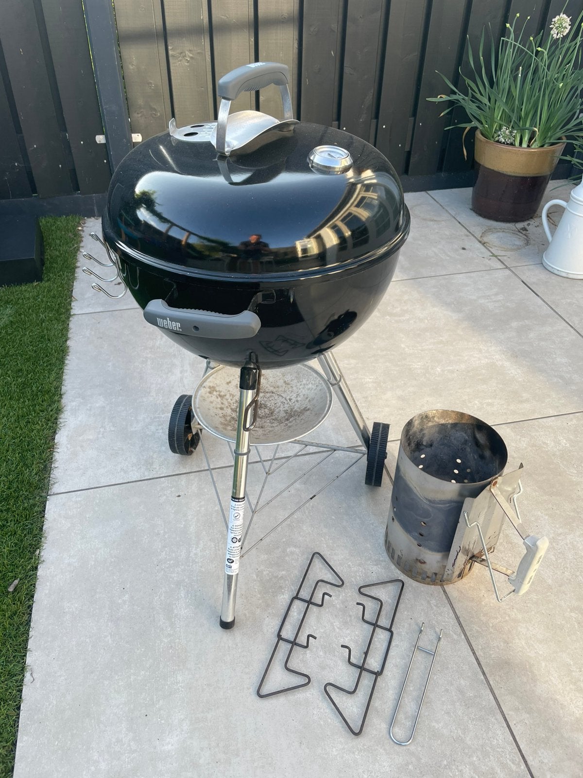 Weber Bar-B-Kettle houtskool BBQ 47 cm + brikettenstarter, Ophalen, Zo goed als nieuw, Met accessoires