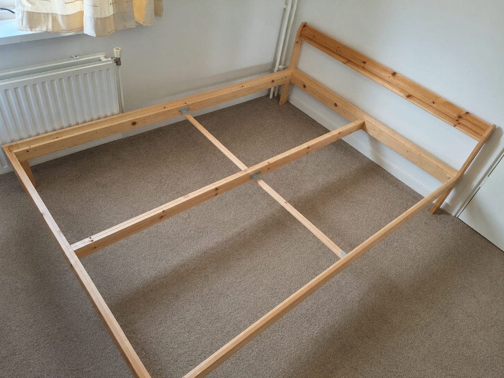 Bedframe, grenen - 144 x 205 x 65 cm - zo goed als nieuw, Ophalen, Overige kleuren, Tweepersoons, Zo goed als nieuw