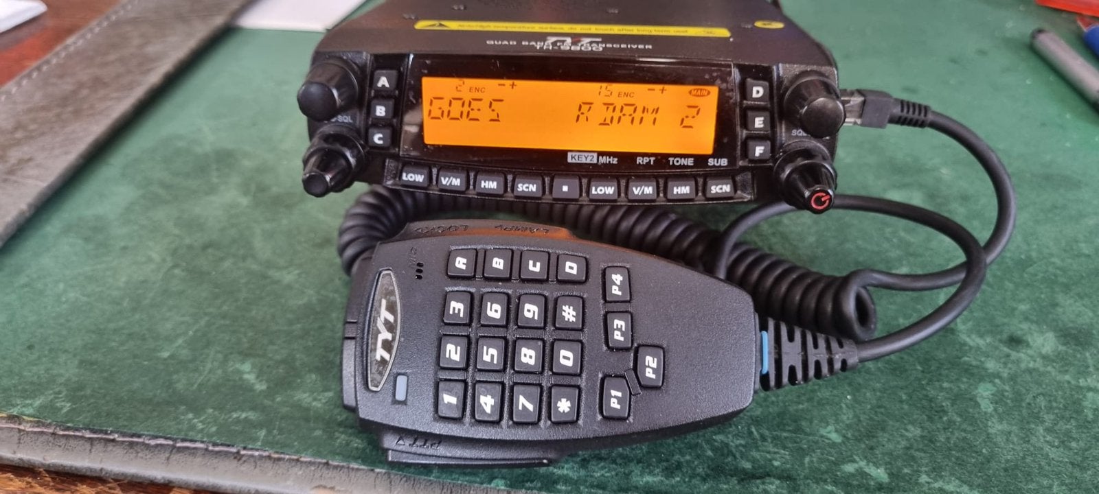 Te koop TH 9800 quad band tranciver, Ophalen of Verzenden, Zo goed als nieuw