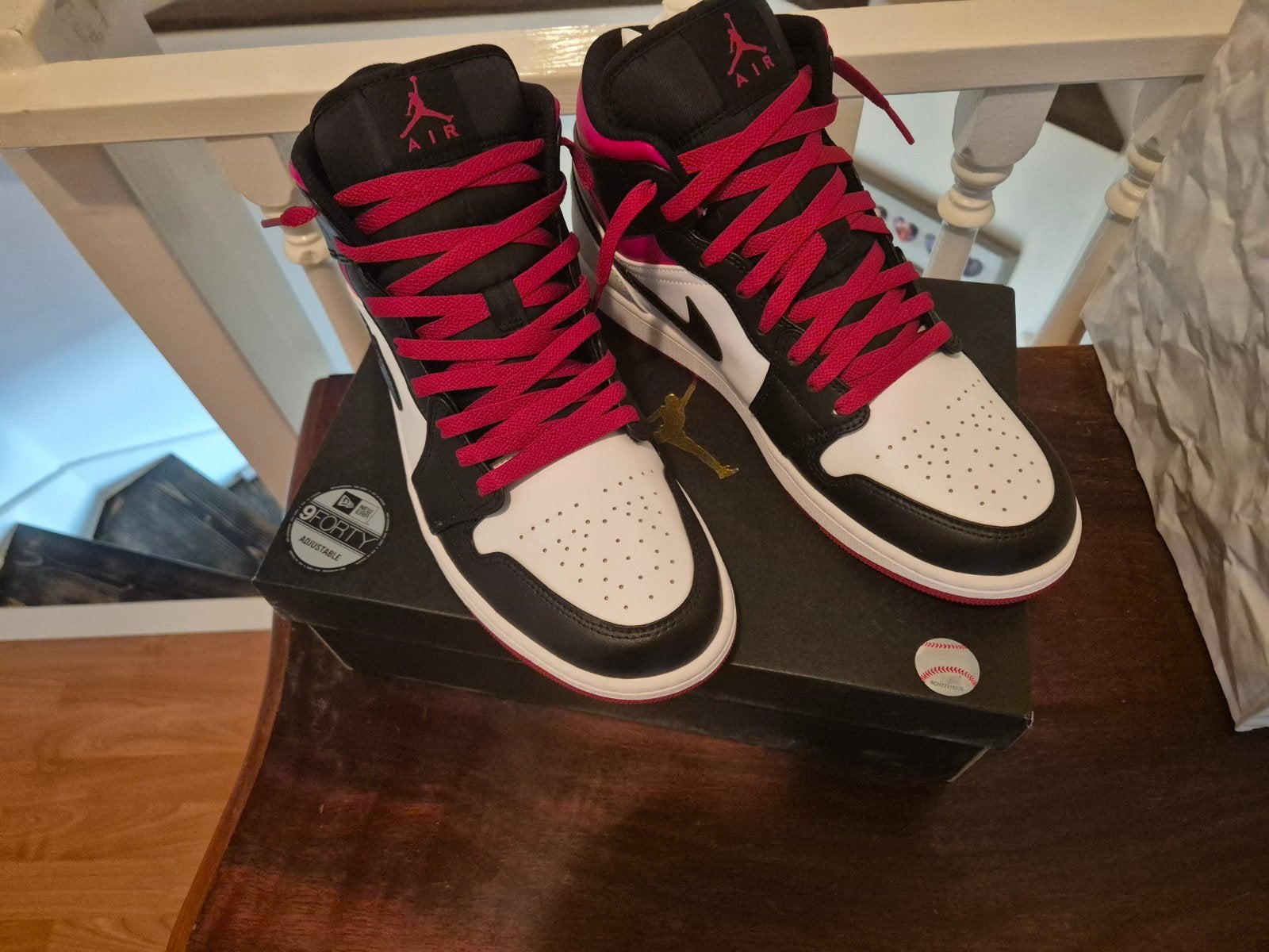 Air Jordan 1 Mid "Gym Red Black Toe original lace, Ophalen, Overige kleuren, Nieuw, Sneakers of Gympen