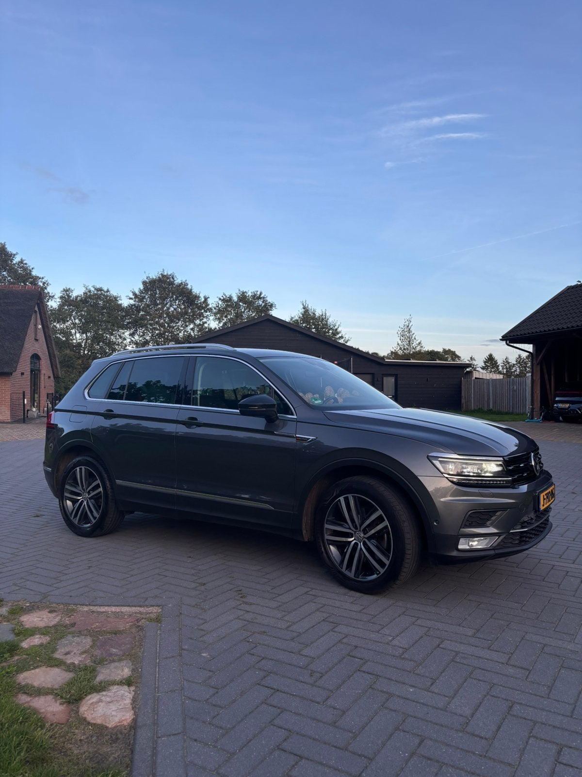 Volkswagen Tiguan 2.0 TDI 4MOTION DSG 2016 Grijs, Auto's, Automaat, 2500 kg, Vierwielaandrijving, Particulier