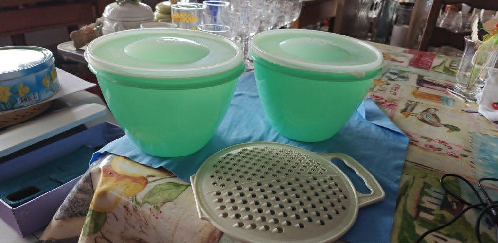 Tupperware vintage 2 x kom plus rasp + deksel, Huis en Inrichting, Ophalen of Verzenden, Gebruikt, Groen, Bak of Kom