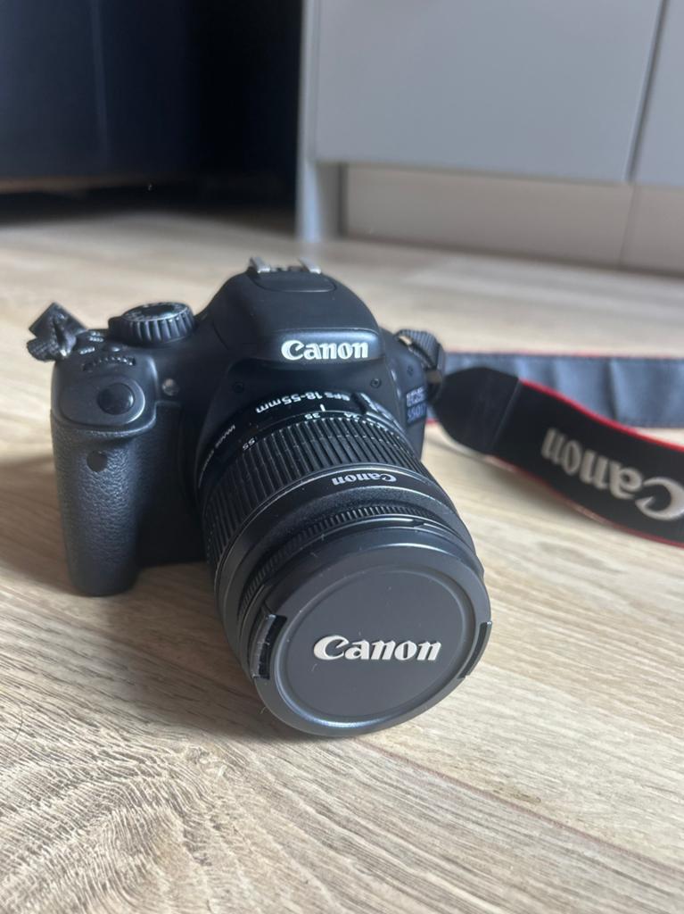 Canon EOS 550D DSLR Camera + 18-55mm Lens + Bag, Audio, Tv en Foto, Fotocamera's Digitaal, Ophalen of Verzenden, Zo goed als nieuw